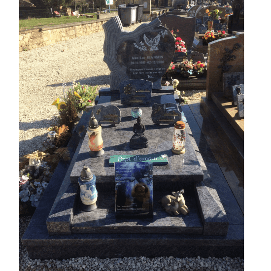 Monument Calvis avec stèle Bolséra en Mass Blue, cimetière dans la Marne (51)